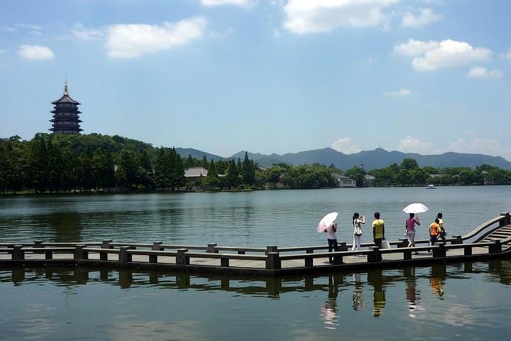 Hangzhou West Lake & Meijiawu Tea Village: Private Day Tour from Shanghai