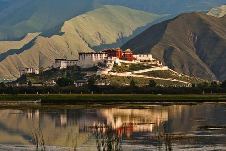 Private Potala Palace & Jokhang Temple Day Tour in Lhasa — Guided Cultural Experience photo 1