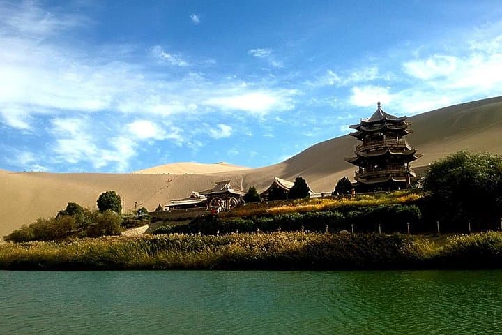 Private 3-Day Silk Road Tour: Mogao Caves, Mingsha Dunes & Jiayuguan Pass