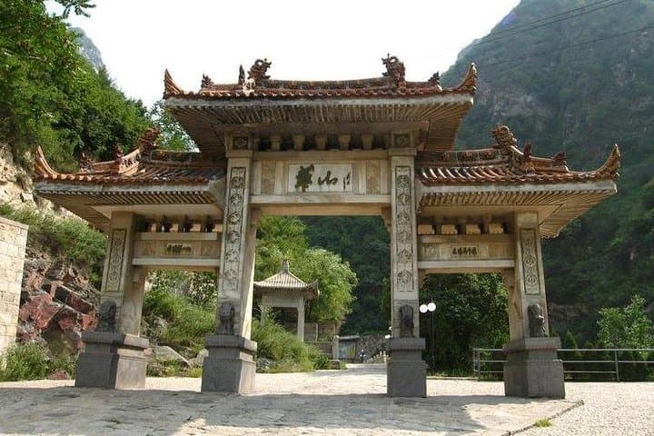 Huashan North Peak Day Tour from Xi'an — Cable Car to Mount Hua's Cliffs