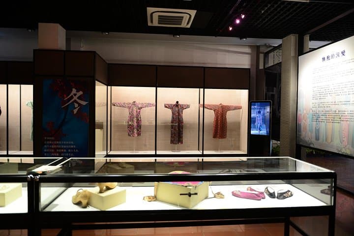 Suzhou Private Day Tour: Gardens & Pingjiang Old Street