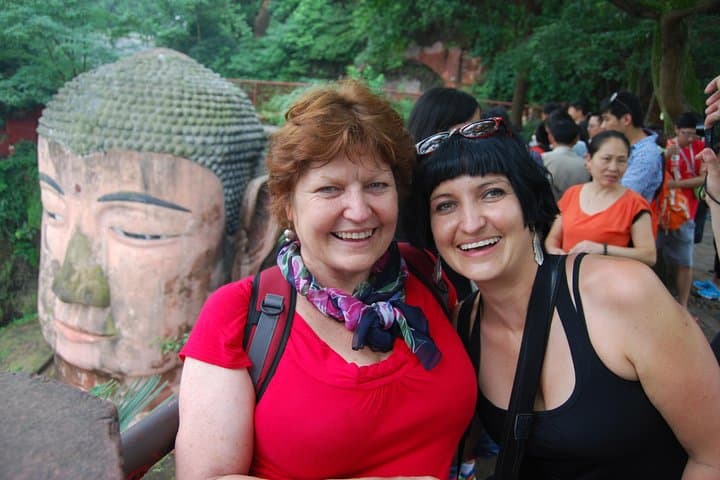 Leshan Giant Buddha Day Trip from Chengdu: High-Speed Train & Local Food Tasting Guide photo 4