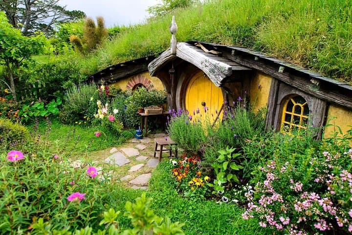 Hobbiton Movie Set Tour: Matamata Farm, Falls, Kiwifruit Orchards & Bay of Plenty Views