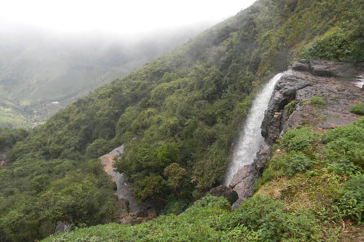 Knuckles Waterfall Trek: 10km Day Hike from Kandy