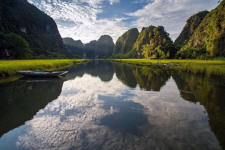 Full-Day Tam Coc & Hoa Lu: Row the Dry Ha Long Bay from Hanoi photo 2