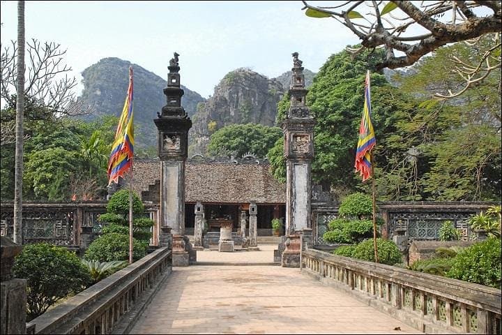 Full-Day Tam Coc & Hoa Lu: Row the Dry Ha Long Bay from Hanoi photo 3