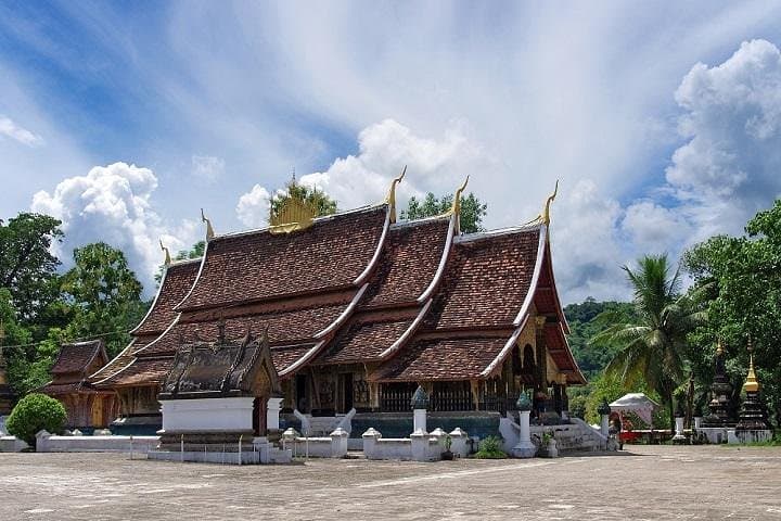 Essence of Luang Prabang: Half-Day Temple & Mount Phousi Tour photo 5