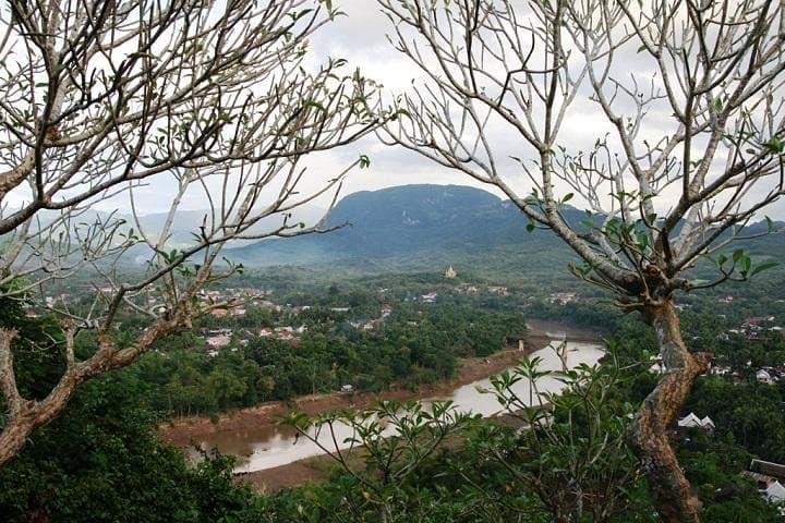 Essence of Luang Prabang: Half-Day Temple & Mount Phousi Tour photo 6