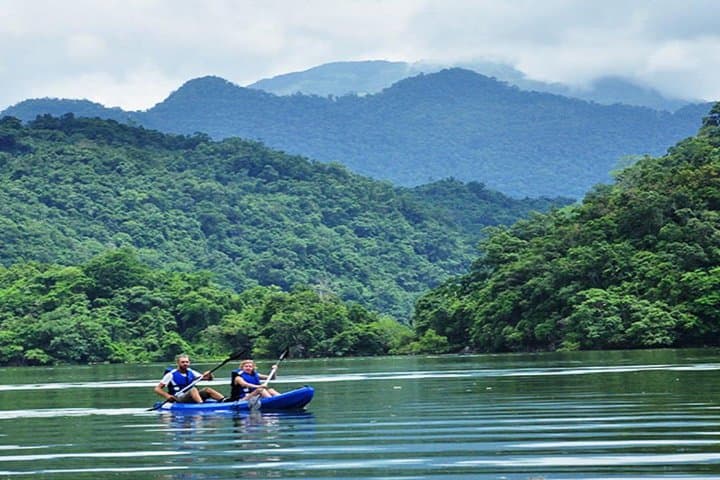 Kayak Ba Be Lake: 2-Day Homestay, Caves & River Paddle from Hanoi