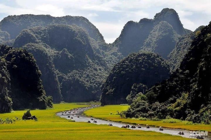 Ninh Binh Highlights Tour from Hanoi — Hoa Lu, Tam Coc & Boat Ride photo 6