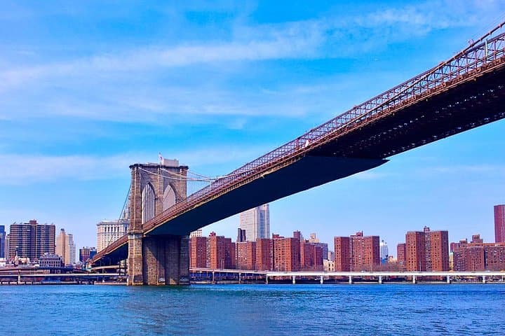 Brooklyn Bridge to DUMBO: Private 2.5-Hour Guided Walking Tour