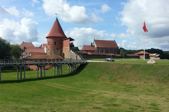 Vilnius to Kaunas: Rumsiskes Open-Air & Pazaislis Monastery Day Tour Guide