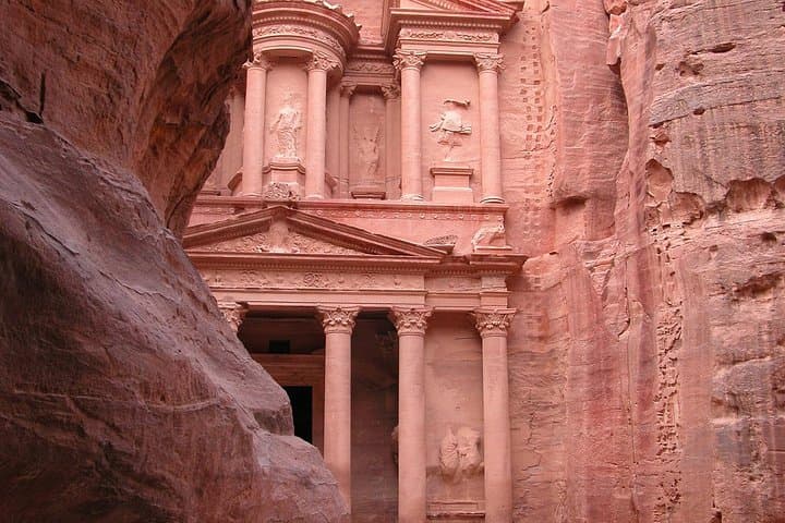 From Aqaba to Petra: Private Full-Day Sightseeing Tour with Lunch
