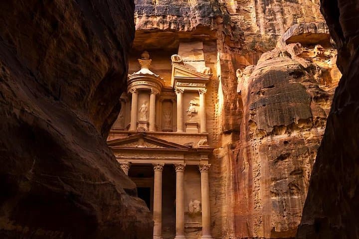 Full-Day Petra Private Tour from the Dead Sea: Siq, Treasury & Lunch Guide
