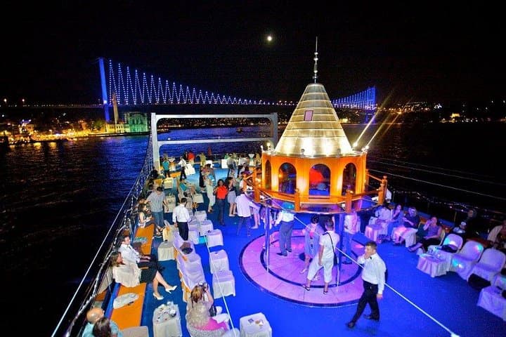 Bosphorus Dinner Cruise: Evening Sail Between Europe and Asia with Live Shows
