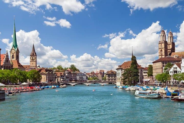 Explore Zürich Old Town: Private Half-Day Walking Tour with Optional Lake Cruise