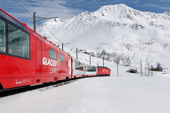 Glacier Express Panoramic Day-Trip from Zurich — Private Guided Train Journey