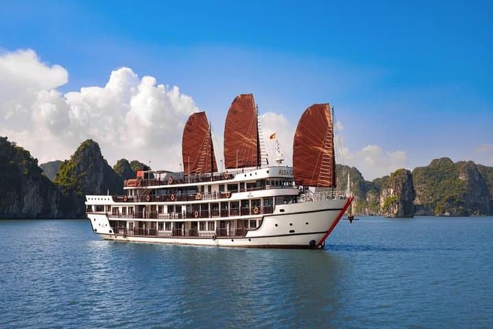 Overnight Luxury Halong Bay Cruise with Kayaking & Amazing Cave Visit