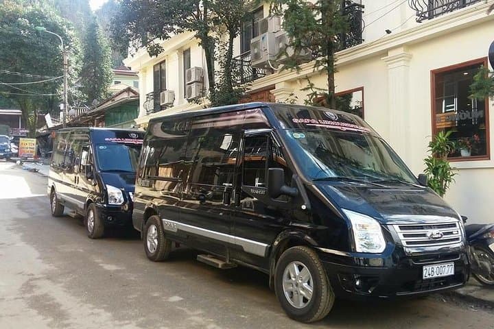 Sapa Private Trek: 2-Day Luxury Limousine Transfer from Hanoi
