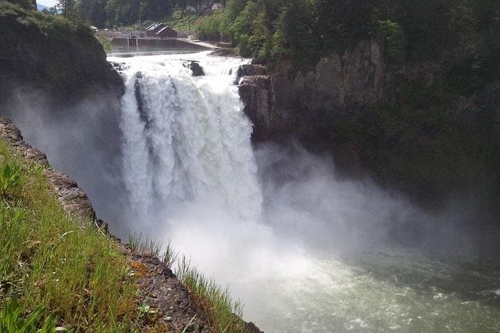 Luxury Leavenworth Day Trip: Cascades Waterfalls & Bavarian Village from Seattle photo 3