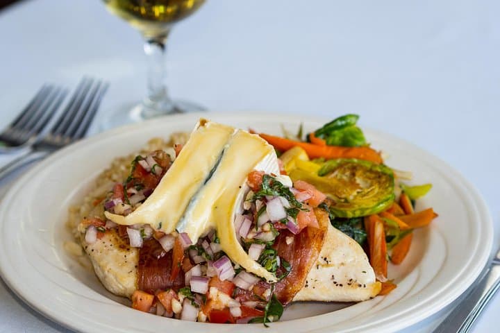Willamette River Lunch Cruise — 2-Hour Scenic Meal Aboard the Portland Spirit photo 3