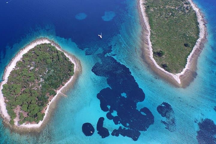 Blue Lagoon and Trogir Speedboat Tour from Split — Half-Day Swim, Snorkel & UNESCO Walk