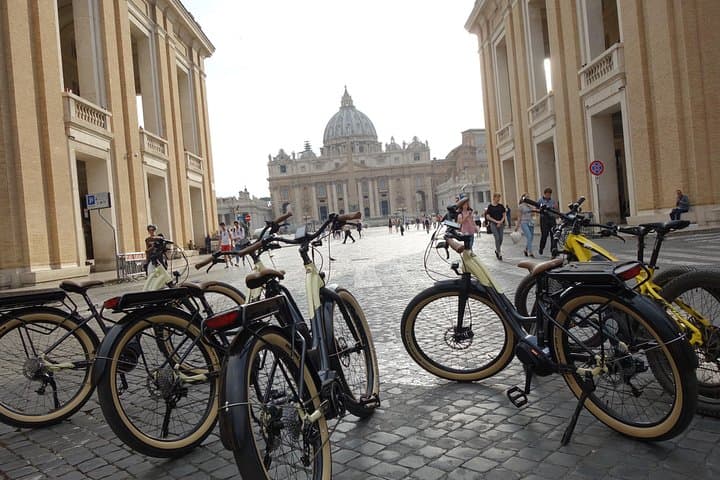 One-Day Rome E‑Bike Tour: Colosseum to Trastevere with Lunch photo 2