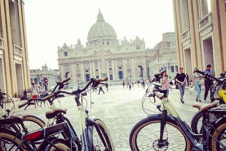 One-Day Rome E‑Bike Tour: Colosseum to Trastevere with Lunch photo 1