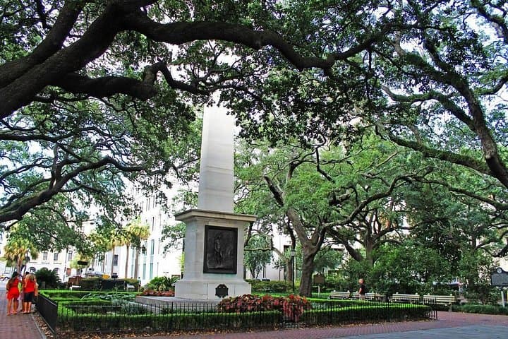 Bull Street Walking Tour: Johnson Square to Forsyth Park Historic Stroll in Savannah photo 2