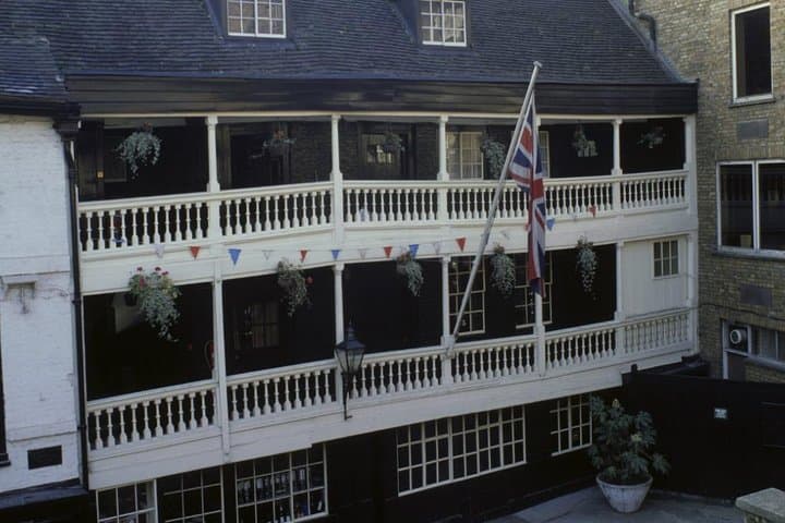 Private Charles Dickens Walking Tour — Literary Streets of London photo 2