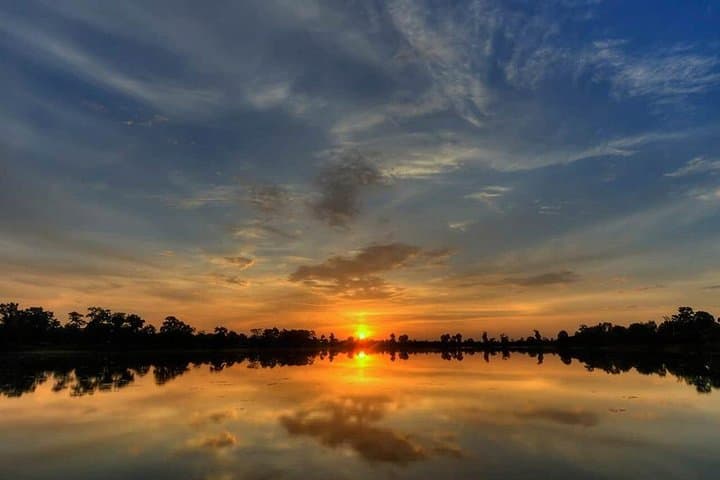 Sunrise at Angkor Wat: Small-Circuit Dawn Tour & Angkor Thom Highlights