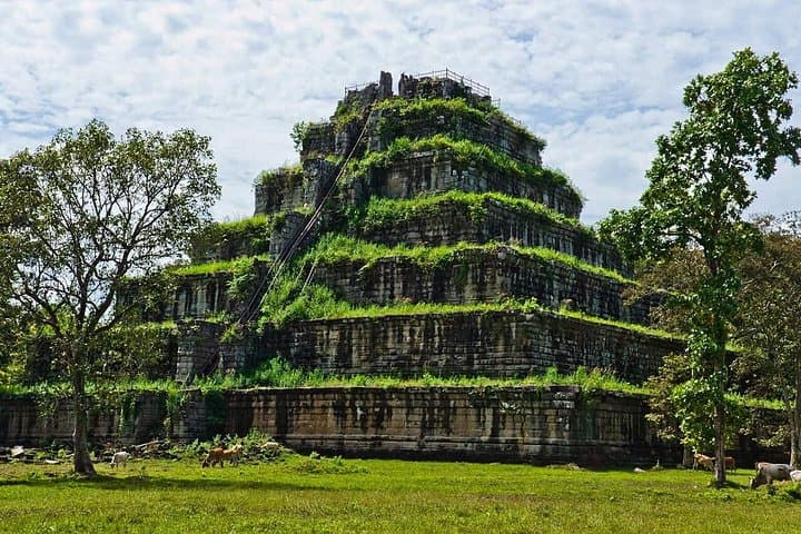 Koh Ker & Beng Mealea Day Tour — Remote Angkorian Ruins and Jungle-Engulfed Temples from Siem Reap photo 1