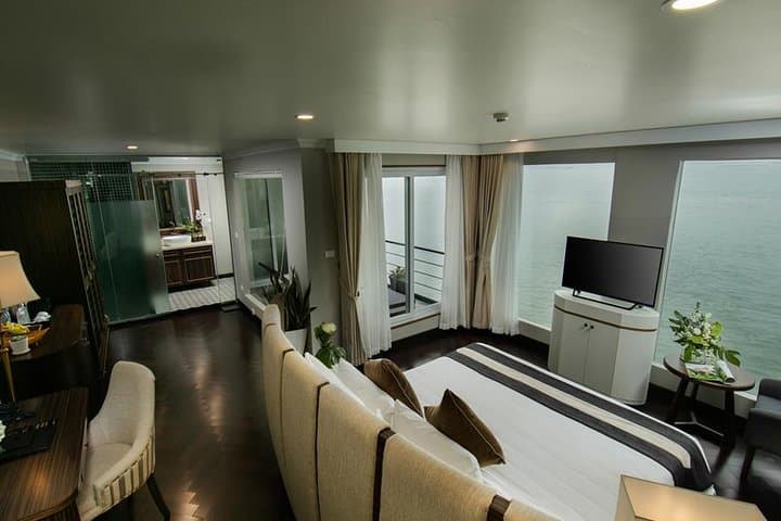 Lan Ha Bay Luxury: 4-Day Era Cruise & Palmy Hotel Combo from Hanoi
