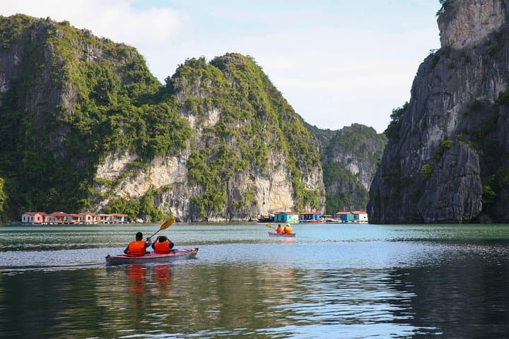 4-Day Hanoi to Halong Bay Cruise: Kayaking, Titop Hike & Surprising Cave photo 3