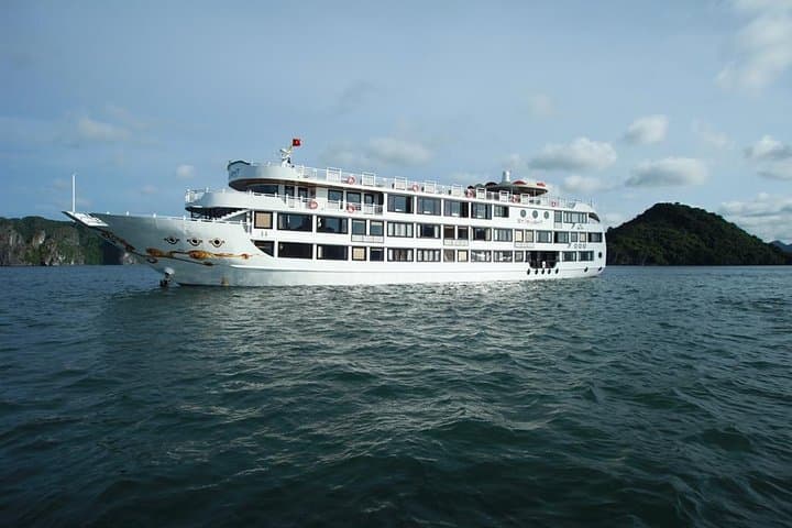Overnight Halong Bay Cruise on the Starlight — Sunset Sailing, Caves & Kayaking