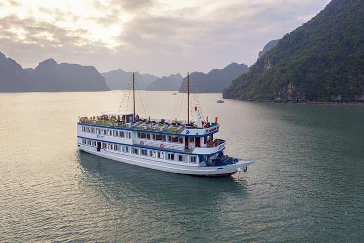 Overnight Lan Ha Bay Cruise: Kayaking, Caves & Cooking Class from Hanoi photo 2