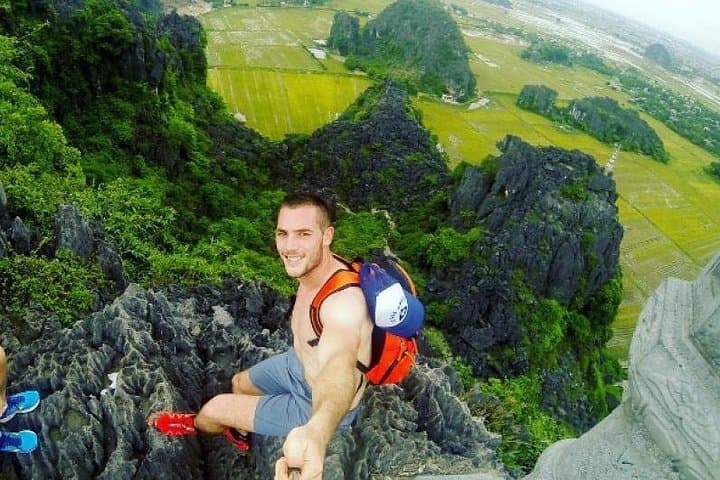 Full-Day Mua Cave, Tam Coc & Bich Dong: Hiking, Boat & Biking in Ninh Binh photo 2