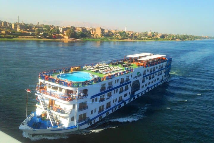 Classic Nile Cruise Aswan to Luxor — 3-Night Egyptologist-Guided Route