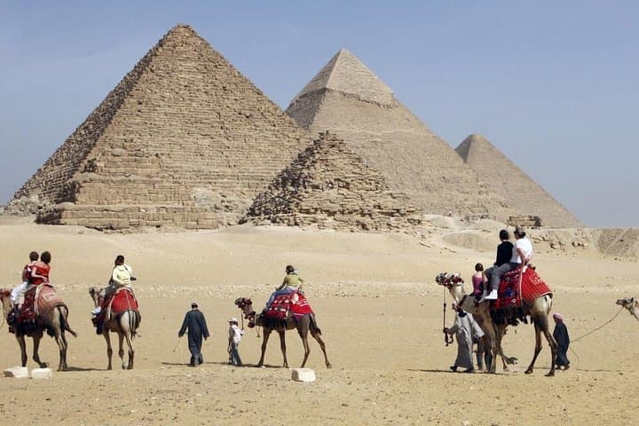 Full-Day Flight to Cairo: Giza Pyramids, Egyptian Museum & Khan El-Khalili