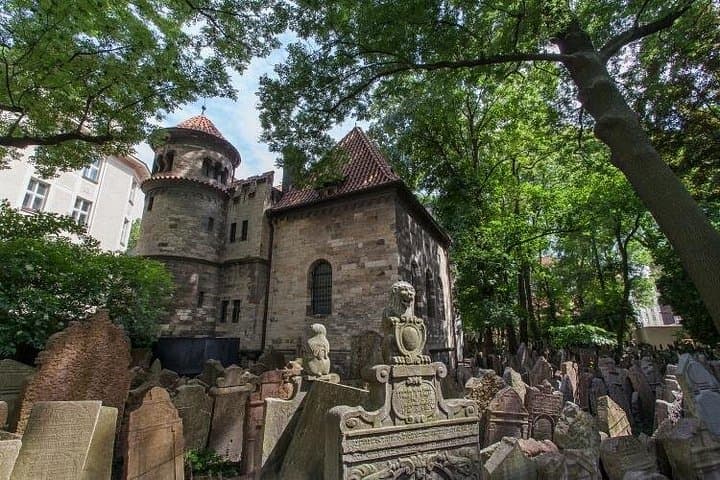 Private Prague Jewish Quarter Tour: Full-Day City Sights & Synagogues photo 1