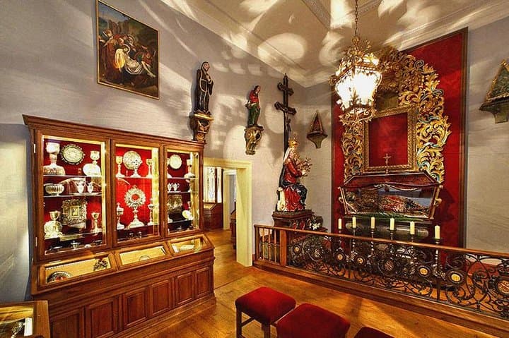 Winter Day Trip to Cesky Krumlov: Castle Museum, Vltava Bend & Walking Tour photo 2