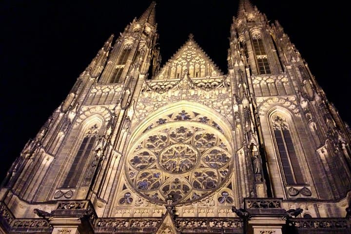 Private Prague Castle and Lobkowicz Palace Half-Day Tour — Mercedes Guided Visit photo 2