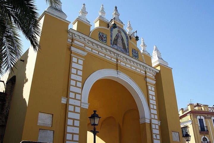 Historic Bike Tour of Seville: 3-Hour Guided City Cycling Experience