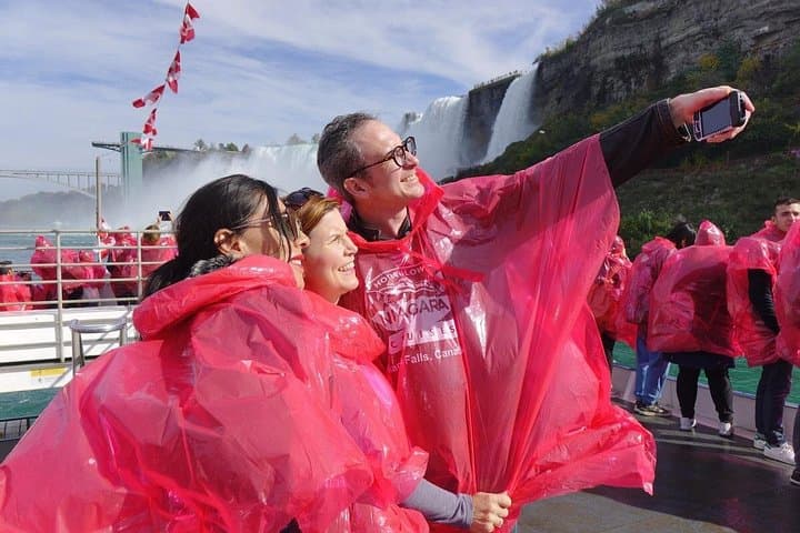 Niagara Falls from Toronto: Luxury Small-Group Day Tour with Hornblower Cruise