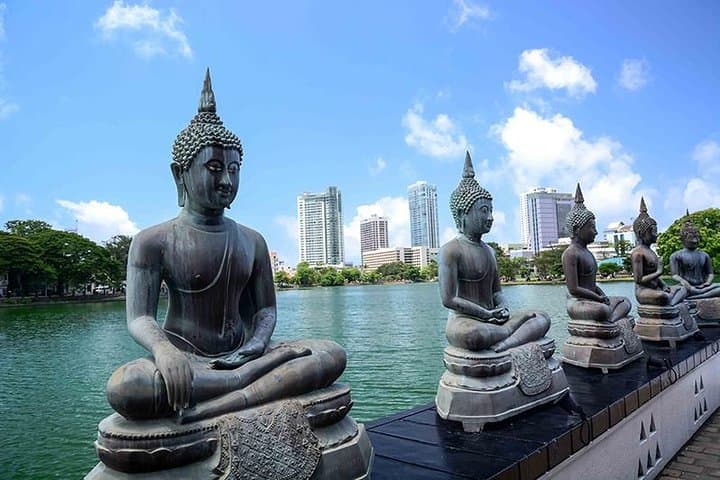 Half-Day Colombo City Drive — Galle Face, Pettah Market & Gangaramaya Temple