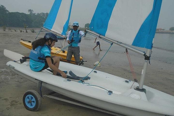Learn Dinghy Sailing in Mandwa: Family-Friendly Lessons with Aquasail