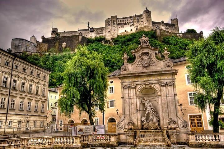 Salzburg & Sound of Music Lake District: Private Full-Day Tour from Vienna