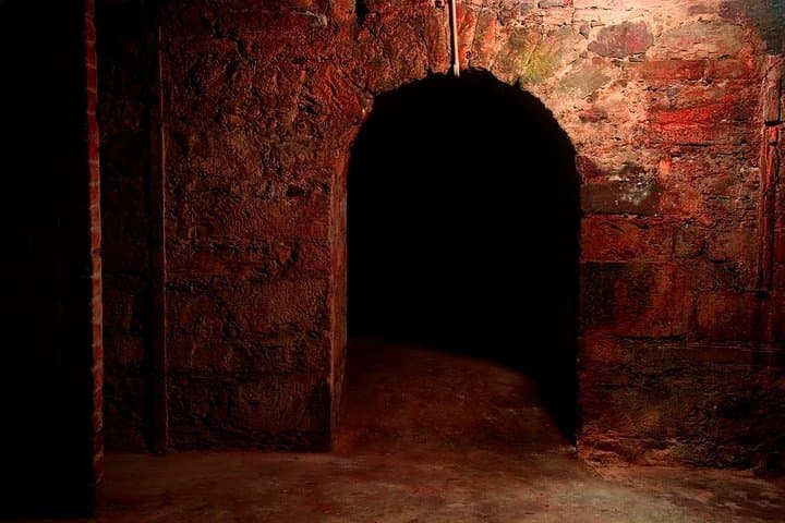 Edinburgh Underground Vaults Walking Tour — South Bridge Haunted History photo 5