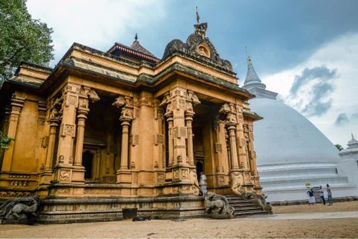 Colombo Shore Excursion: Kelaniya Temple & City Highlights from the Port