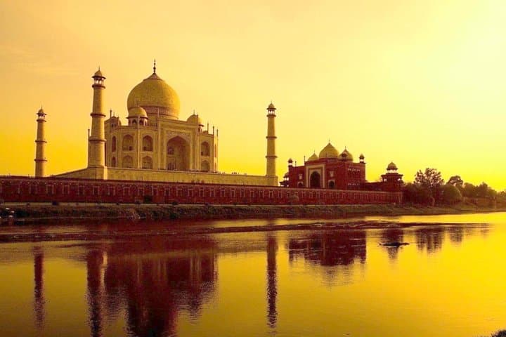 Sunrise at the Taj Mahal: Same-Day Private Tour from Delhi